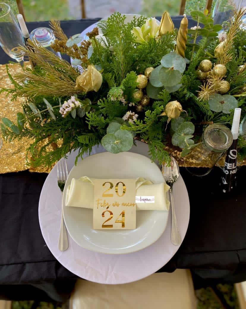 Montaje para posada empresarial con globos